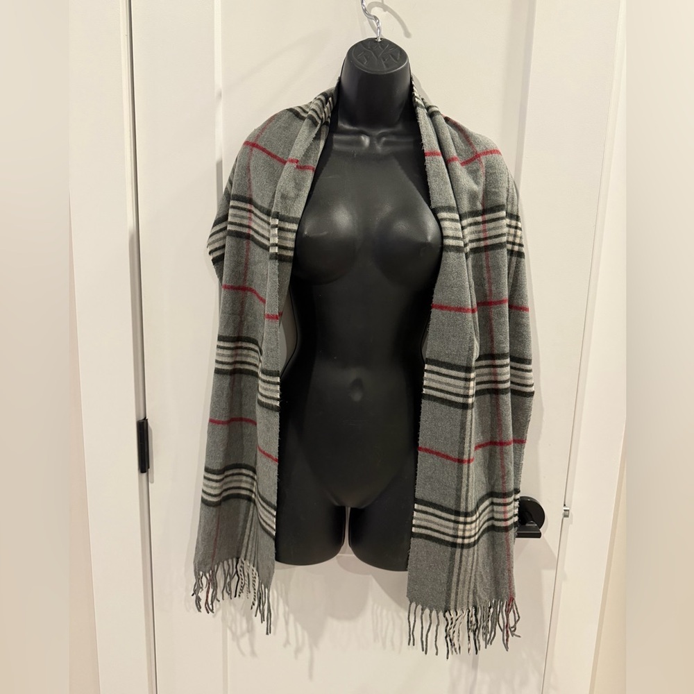 LORD & TAYLOR Beautiful plaid scarf! MADE IN GERMANY Unisex style and colors